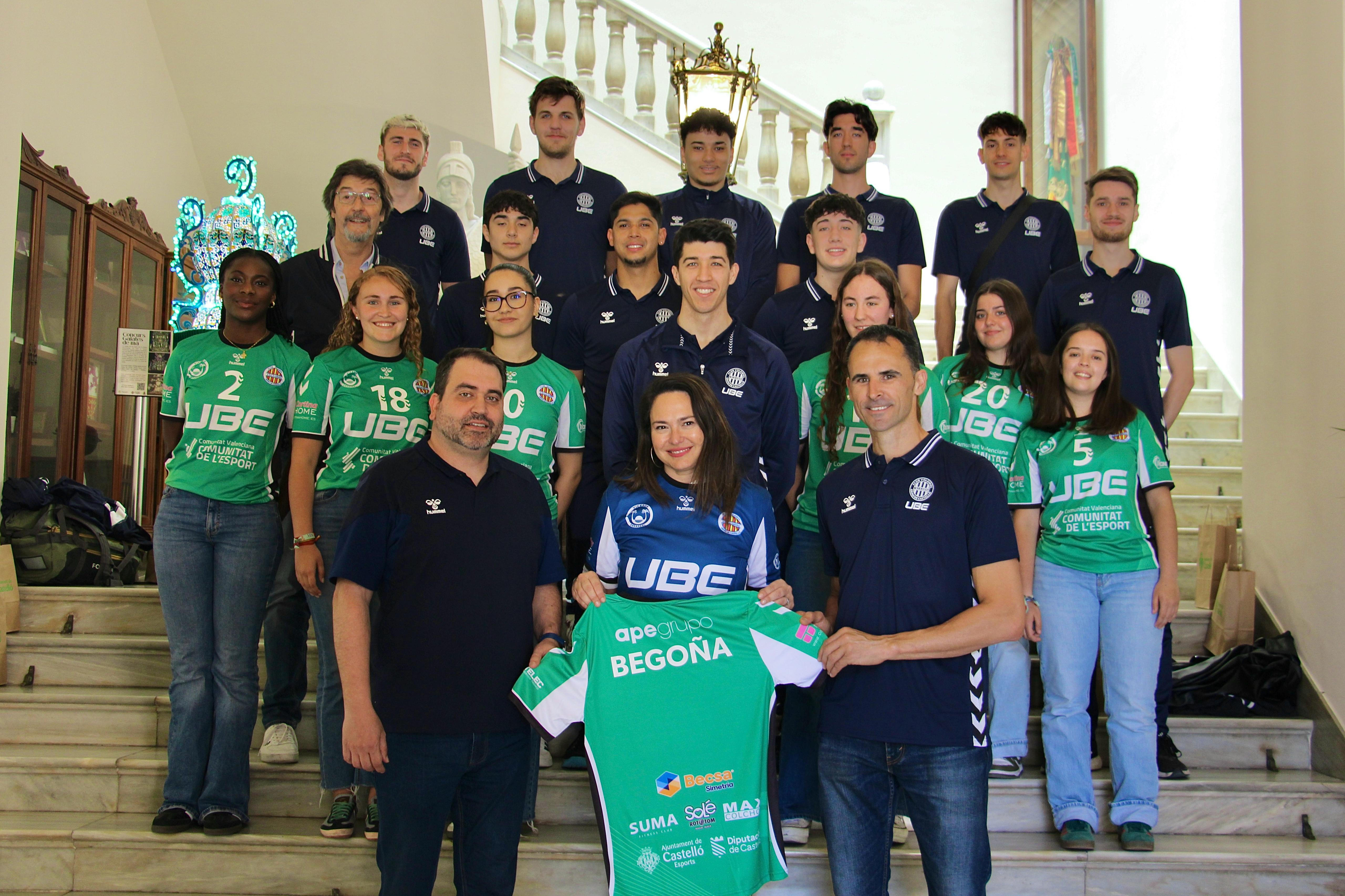 L'Ajuntament de Castelló rep als equips sènior del Club Voleibol L'Illa-Grau davant les seues pròximes fases d'ascens
