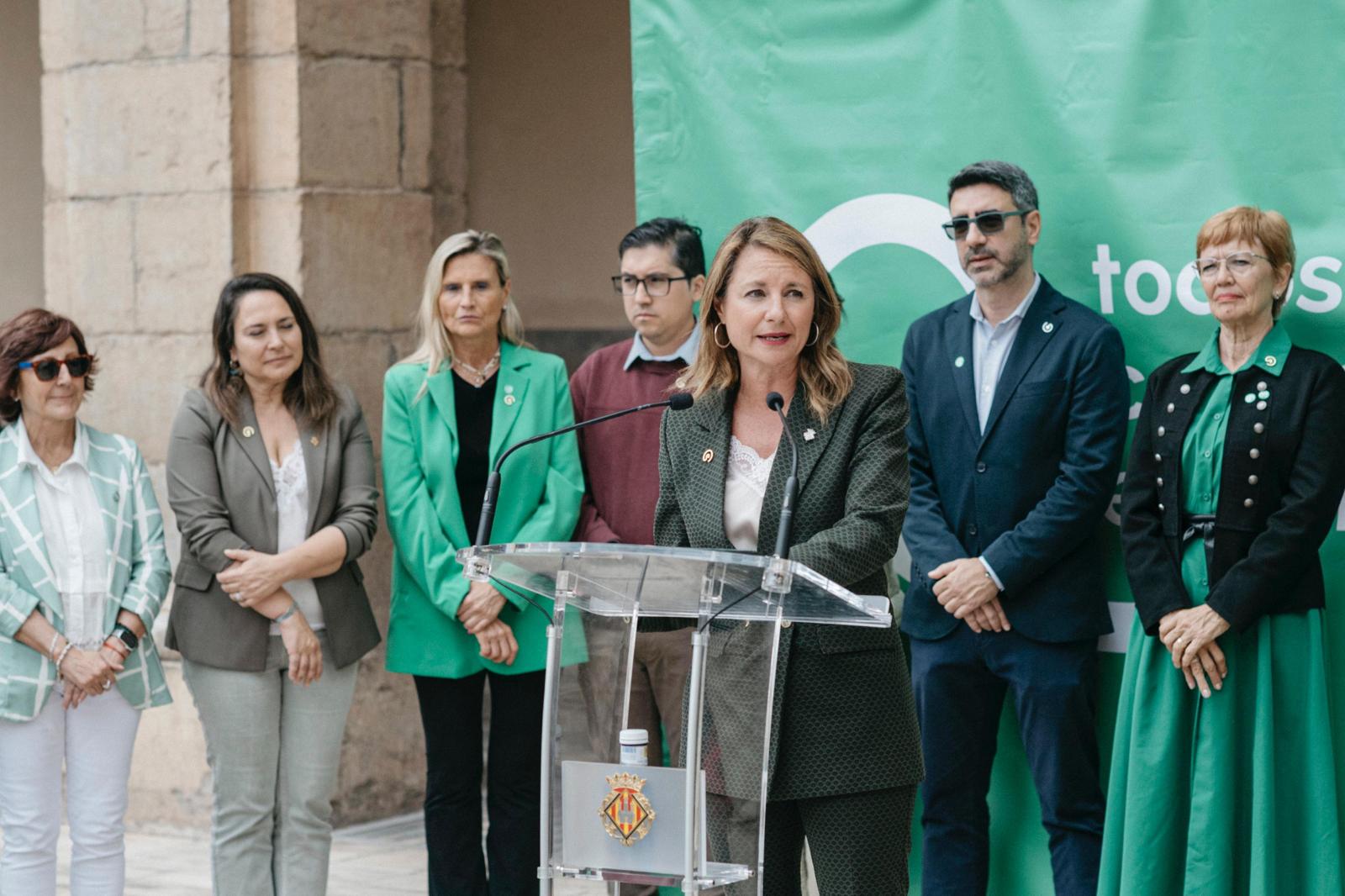 L'alcaldessa reivindica més mitjans per a la investigació contra el càncer en el Dia de l'Acapte que ha acollit la plaça Major