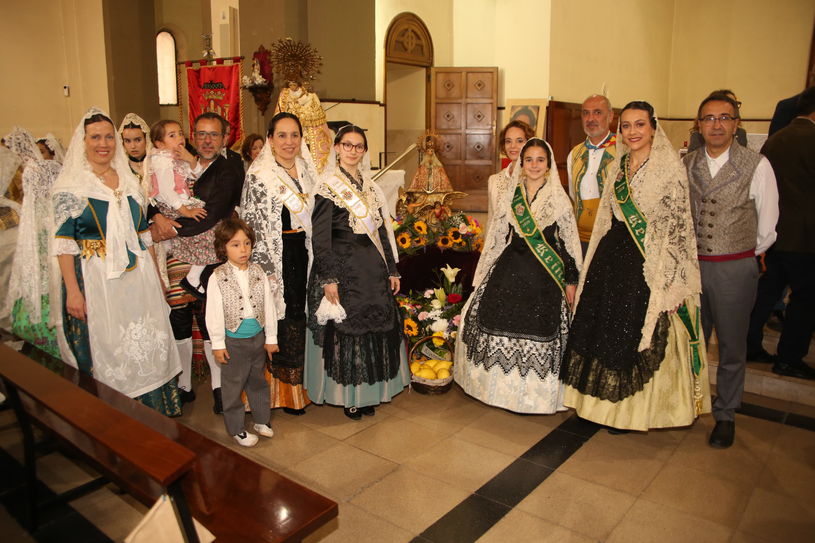 Les Reines de les Festes de Castelló ofrenen a la Mare de Déu del Lledo, a Gavà