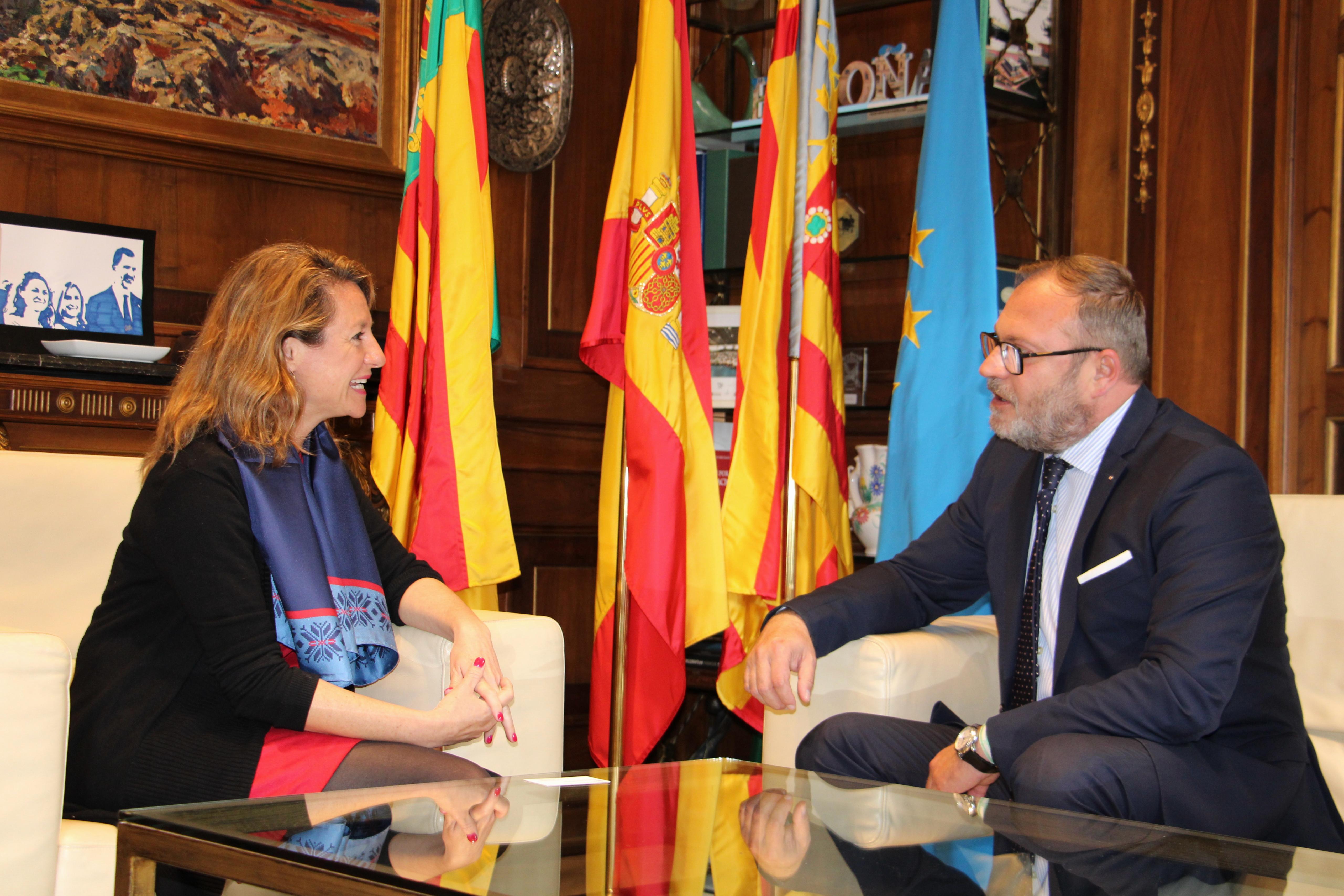 Begoña Carrasco rep al nou cònsol general de Romania en la Comunitat Valenciana i aposta per l'intercanvi cultural