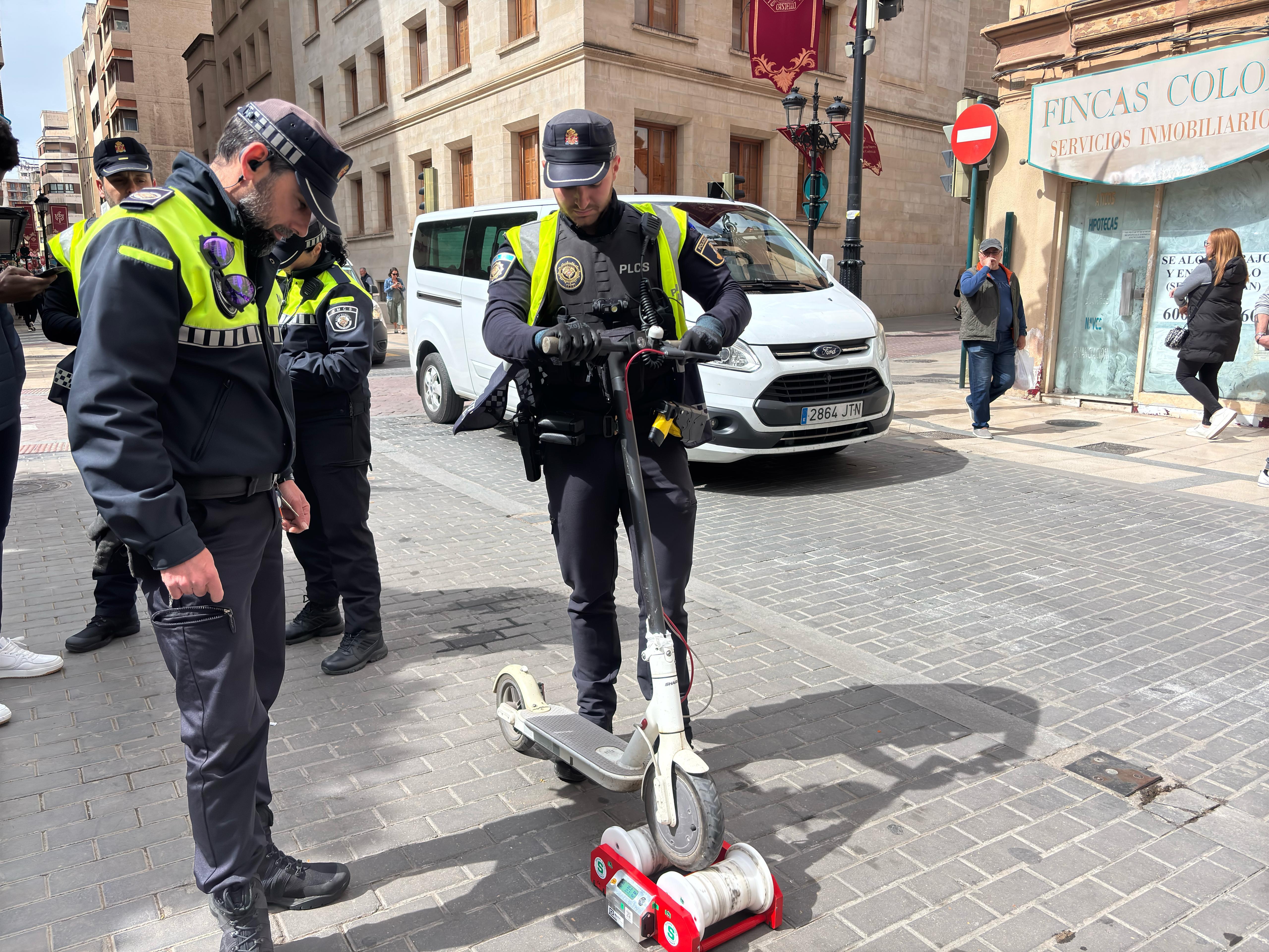 Castelló reforça la seguretat viària amb una campanya especial de control de patinets elèctrics