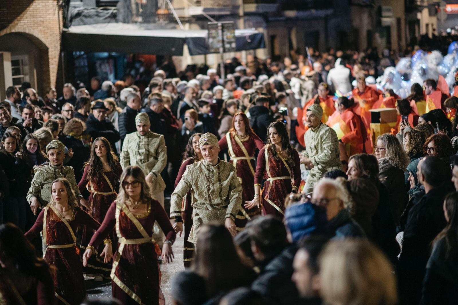 El Grau vibra amb la Gran Desfilada de Carnestoltes que atrau a milers de persones cada any