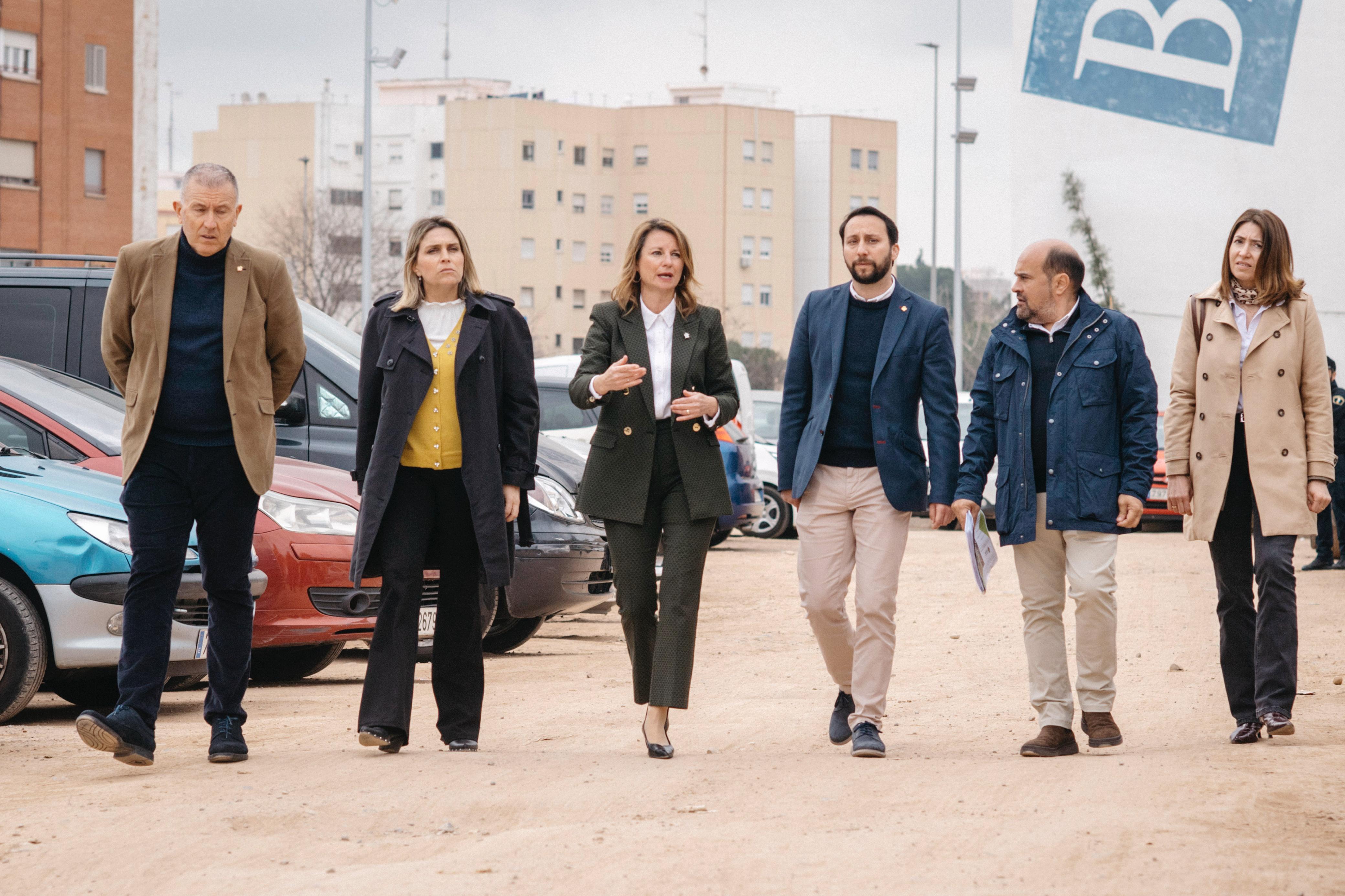 Begoña Carrasco i Marta Barrachina presenten les obres de la nova zona d'aparcament al costat de l'estació intermodal de Castelló