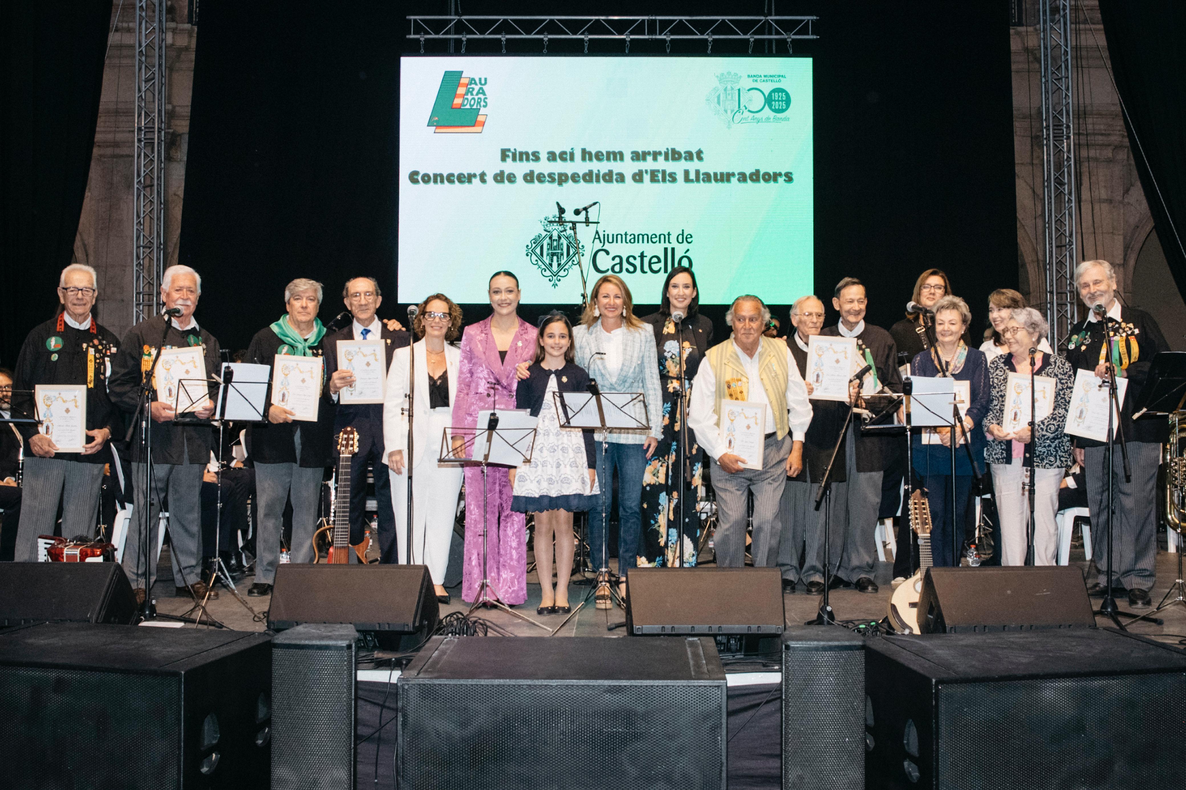 Castelló acomiada a la històrica rondalla Els Llauradors en un emotiu concert en la Plaça Major