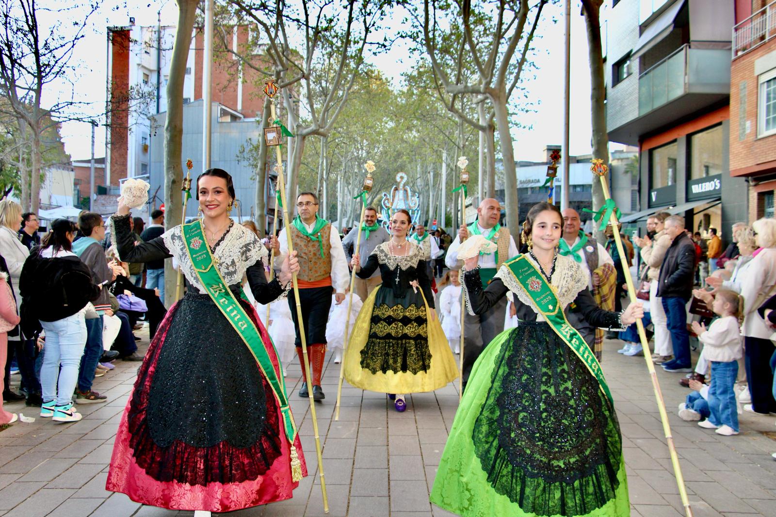 Una multitudinària delegació castellonenca protagonitza la Romeria i Desfilada de gaiates de la Magdalena, en la localitat de Gavà