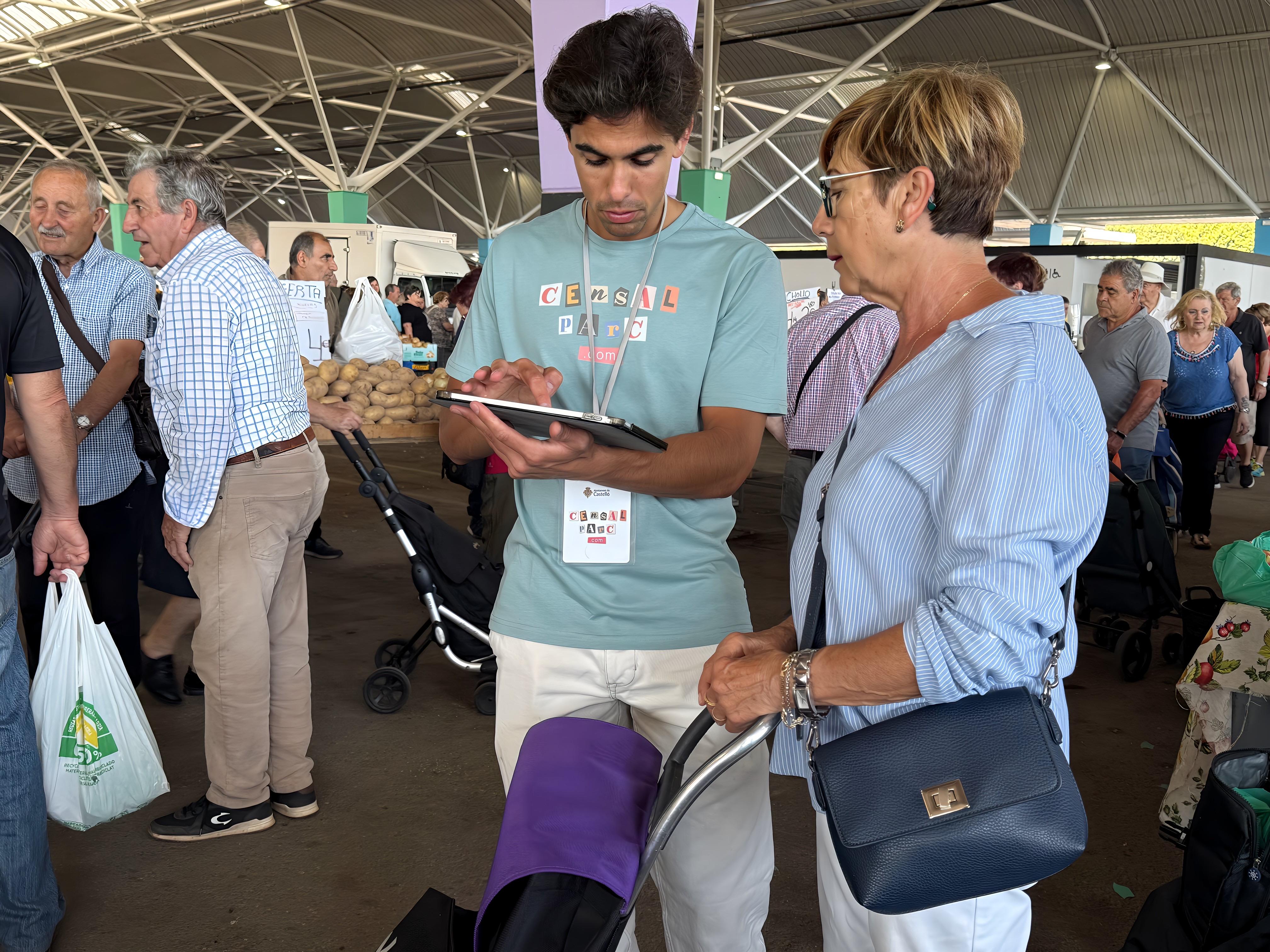 Les enquestes a peu de carrer per Censal Parc s'inicien en el mercat del dilluns i seguiran en diferents emplaçaments tota la setmana