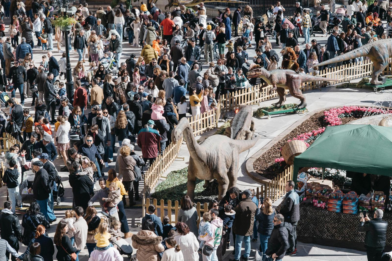 Milers de persones visiten Expojurásico en un cap de setmana que ha situat a Castelló en referent de l'oci familiar