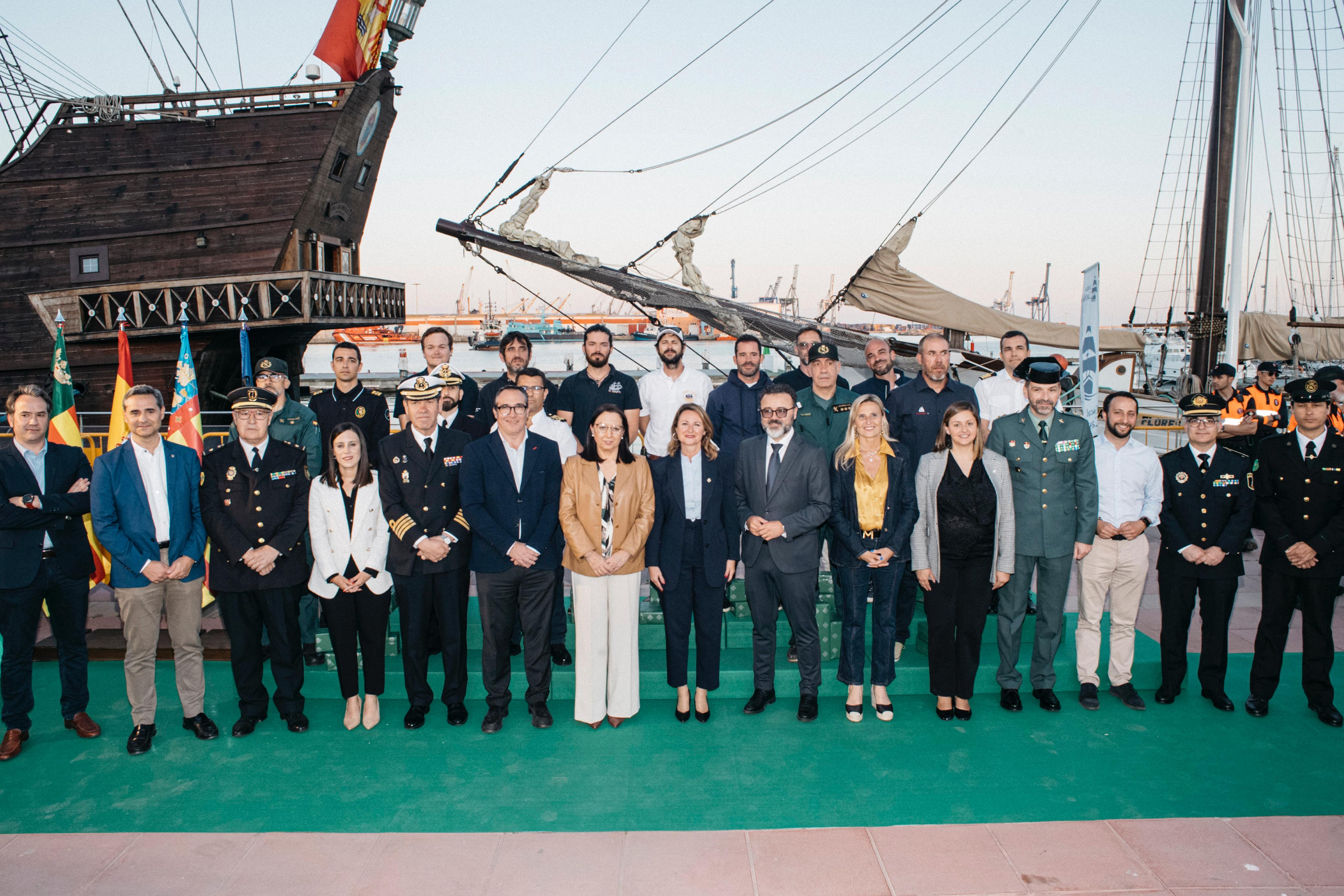 L'alcaldessa Begoña Carrasco dona la benvinguda a la ciutat als capitans dels vaixells participants en la 8a edició de “Escala a Castelló”