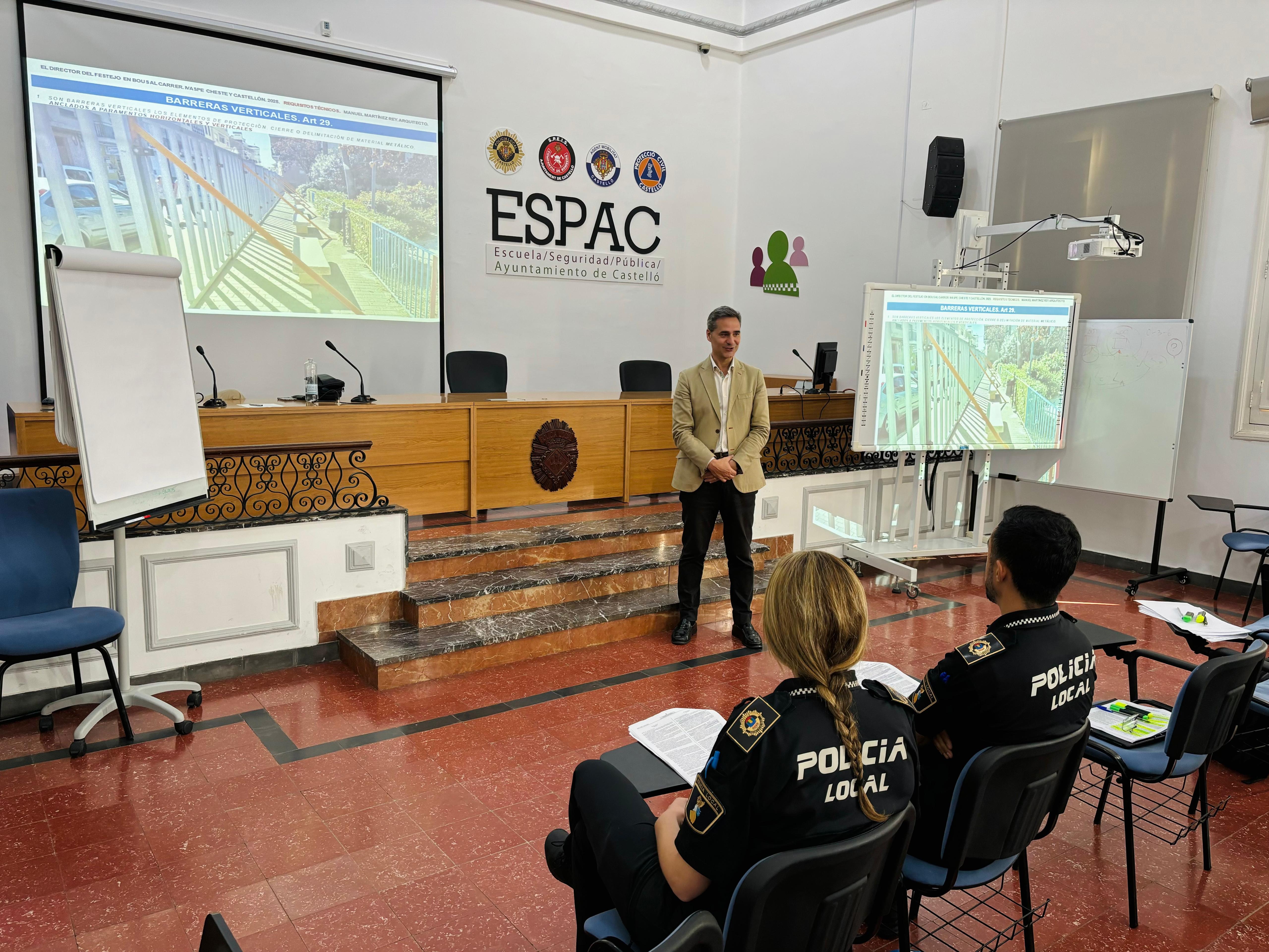 Castelló acull un curs de l'IVASPE per a formar a policies en la direcció de festejos taurins