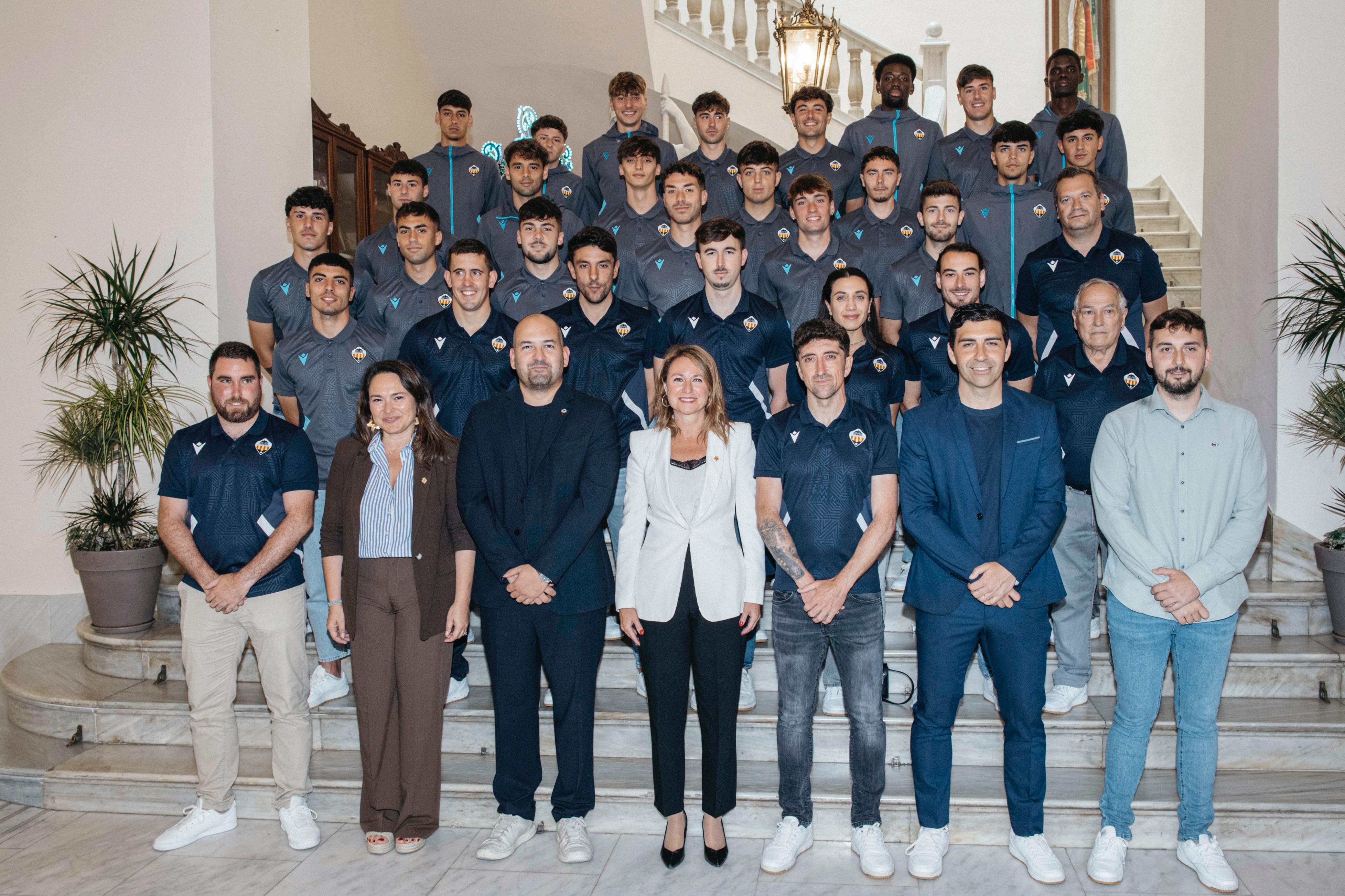 L'Ajuntament de Castelló rep al CD Castelló B després del seu històric ascens a 2a RFEF