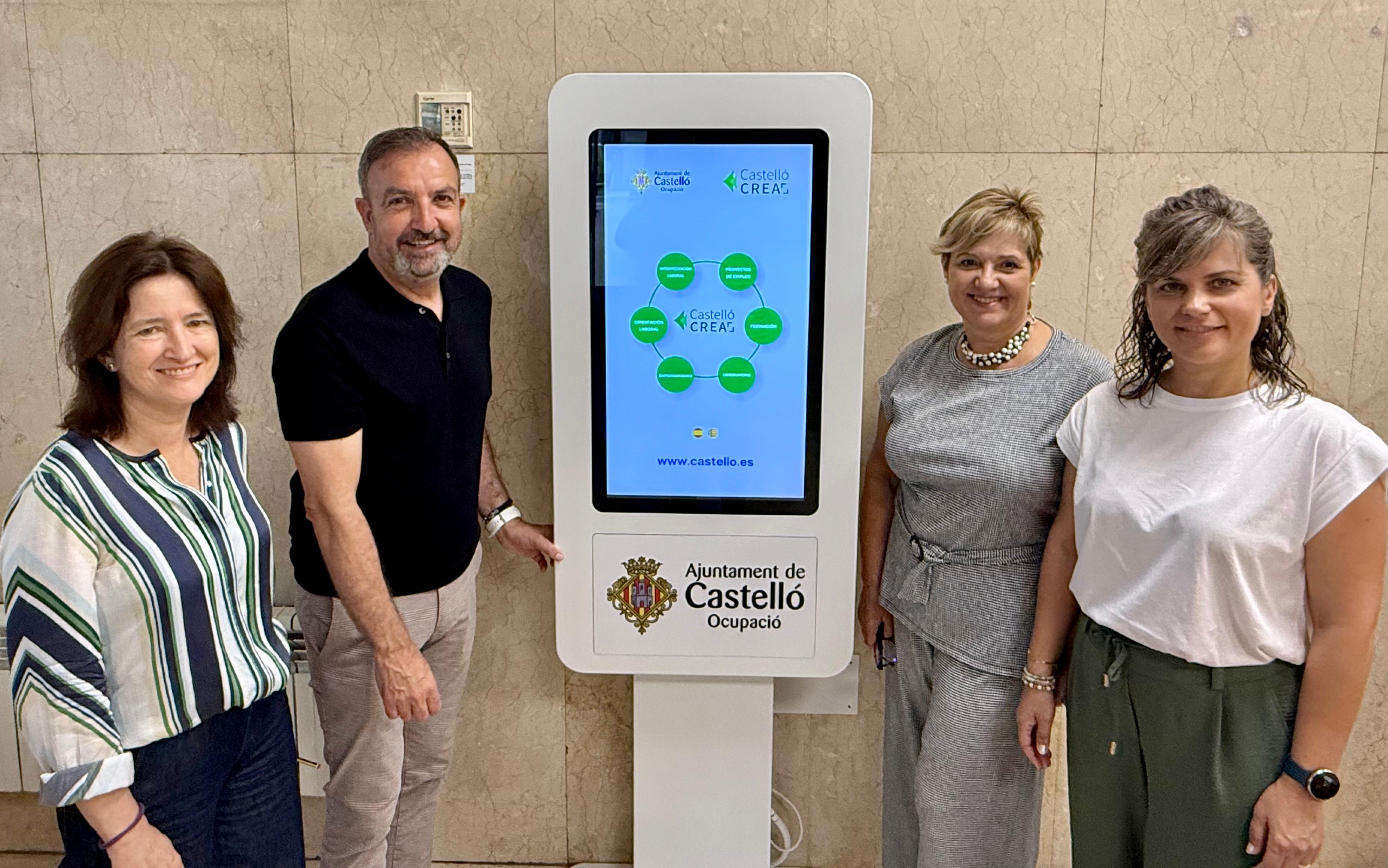 El Govern municipal instal·la dos nous dispositius digitals per a facilitar l'accés a la informació sobre ocupació i cursos de formació