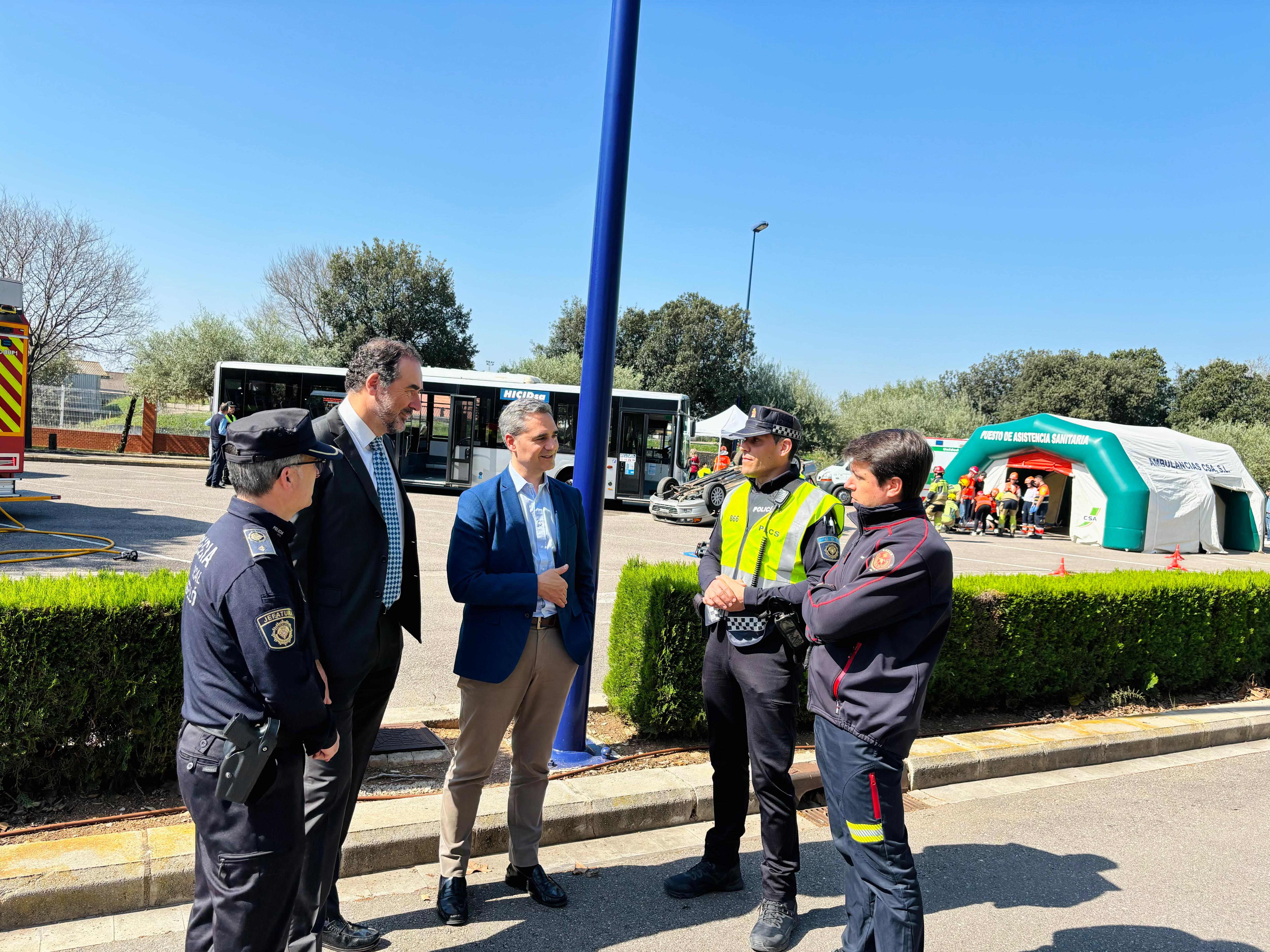 Bombers, Policia Local i serveis sanitaris participen en un simulacre d'accident en l'UJI per a formar als futurs professionals sanitaris