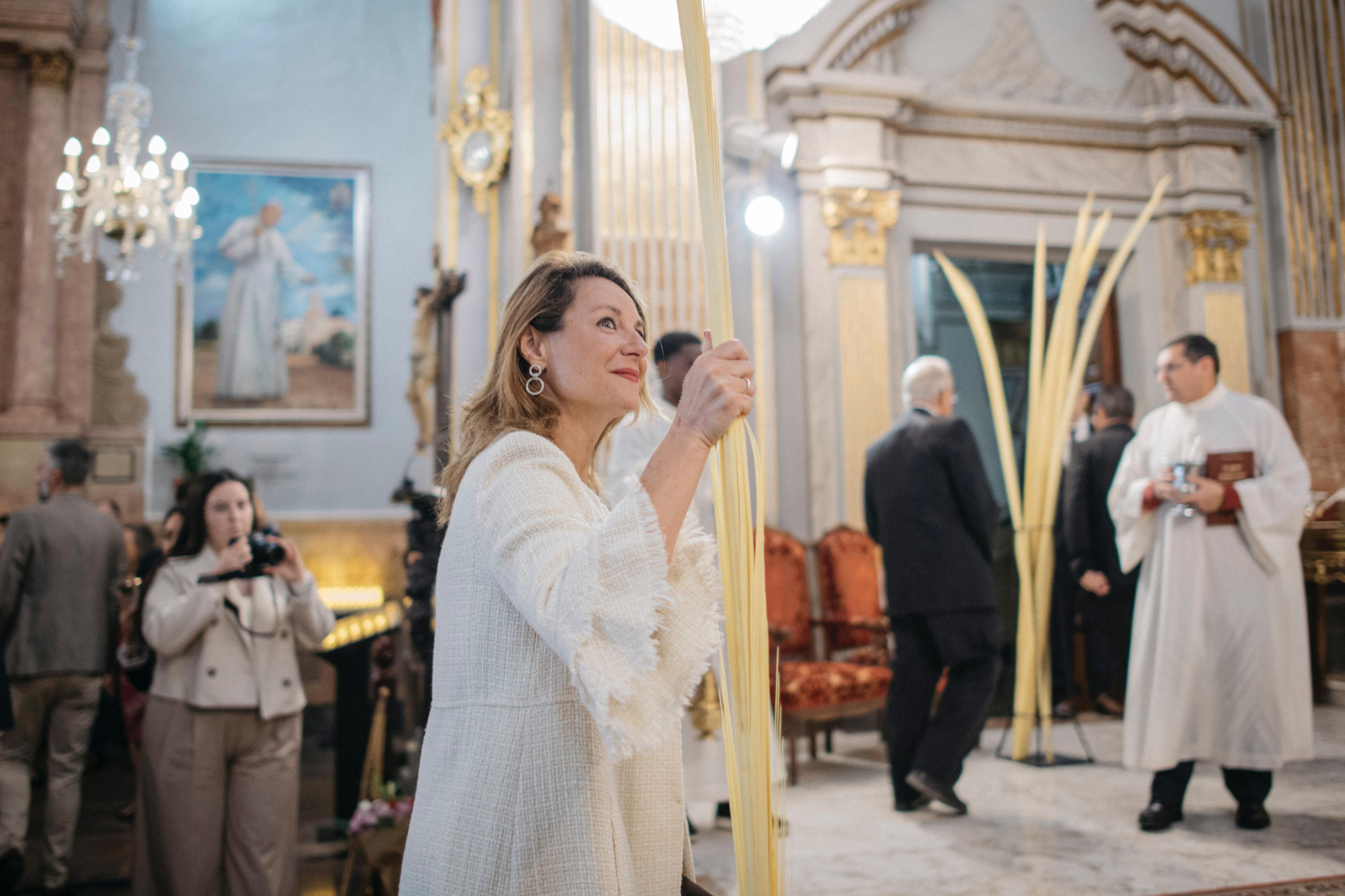 Begoña Carrasco participa en la missa del Diumenge de Rams en la Basílica del Lledó