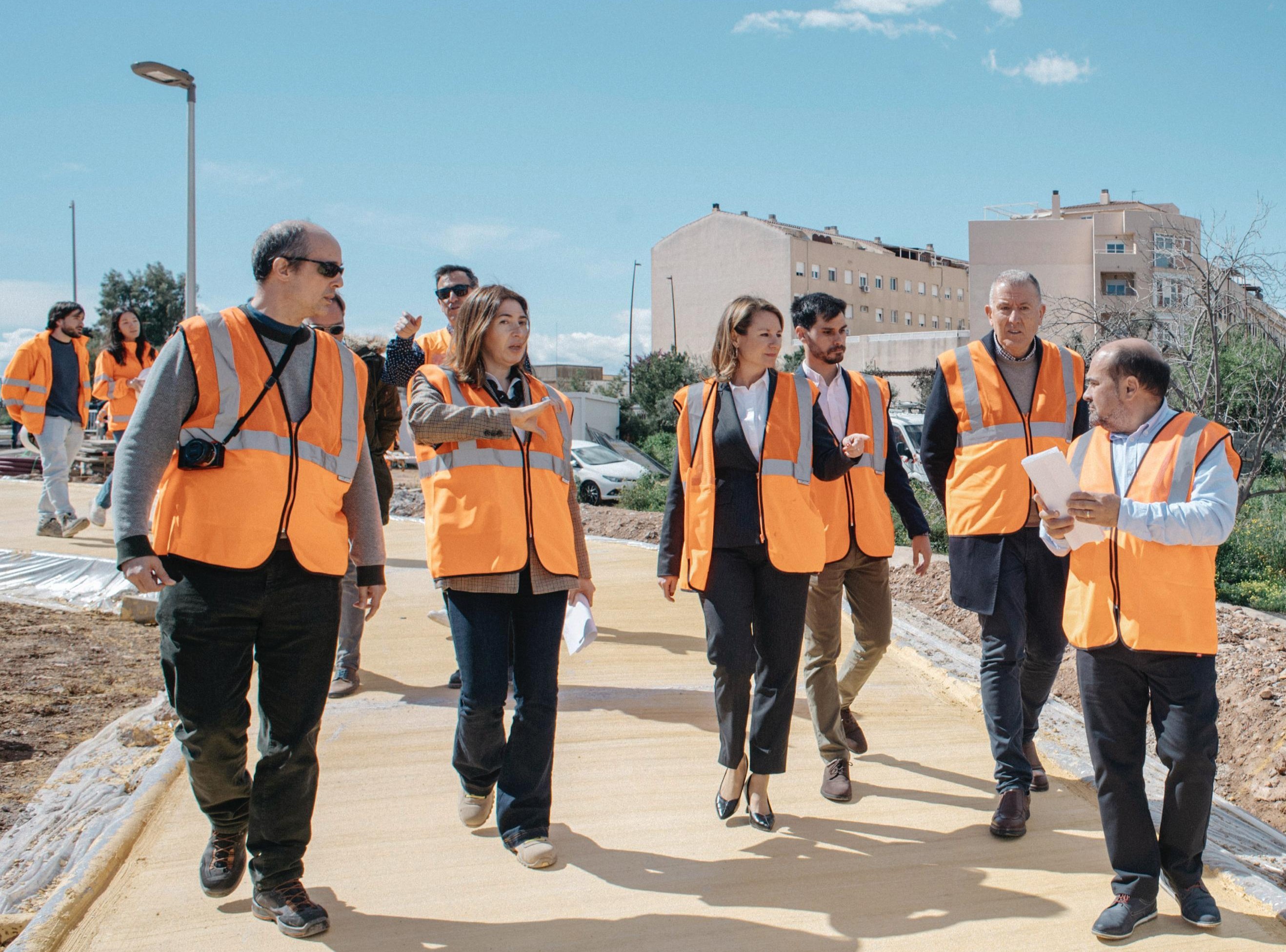 Comença la instal·lació de la nova passarel·la que connectarà el Raval Universitari amb Crémor millorant l'entorn del Riu Sec