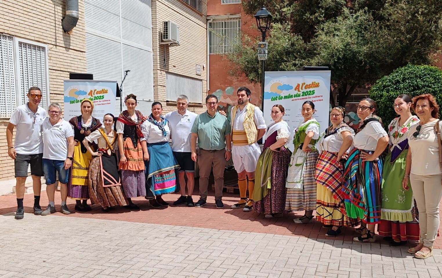 Arranca el cicle “A l’estiu, tot lo món viu” portant danses tradicionals i la cultura tradicional fins al Grup Sant Lorenzo